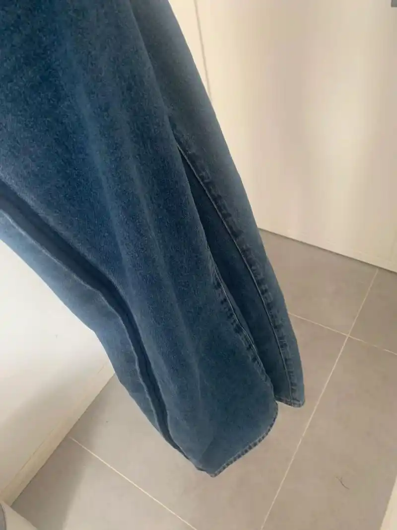 牛仔裤鼓包正常还是面料原因 感觉已经好多年没有遇到牛仔裤鼓包的