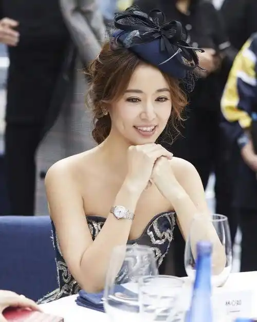 林心如重回颜值巅峰?抓拍和精修图一样好看_活动_马术_国际