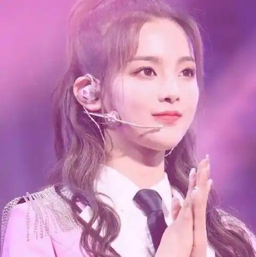 杨超越:25岁的她长相可爱身材完美,网友:我心中的完美女孩