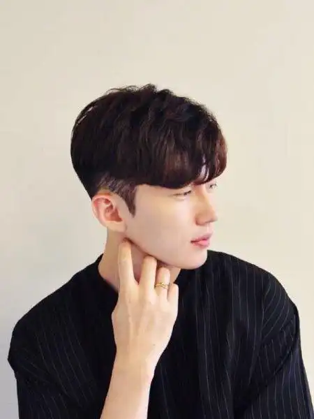 73男生夏季必备发型北京男士烫发韩式发型