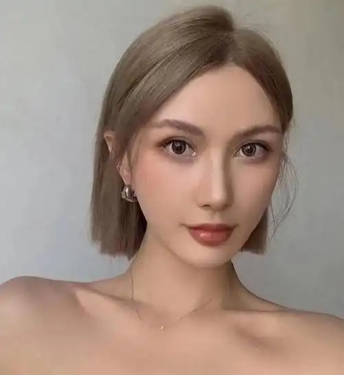 一刀切齐耳短直发 最流行的减龄短发发型_直发发型 - 美发站