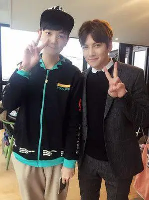 张镐濂继父身陷出轨风波焦头烂额,生父莫少聪忙着做慈善优哉游哉