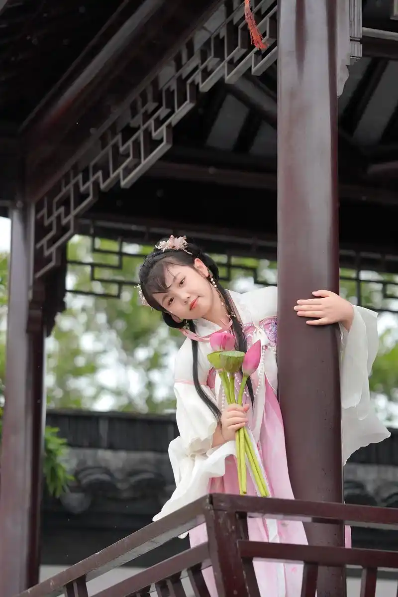 九岁小女孩的汉服梦想(苏州约拍).揽星河旅拍苏州主拍古风汉服 - 抖音