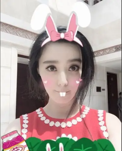 [视频]范冰冰微博晒自拍 红裙碎发扮兔兔卖萌 - 八卦娱乐 - 红网视听