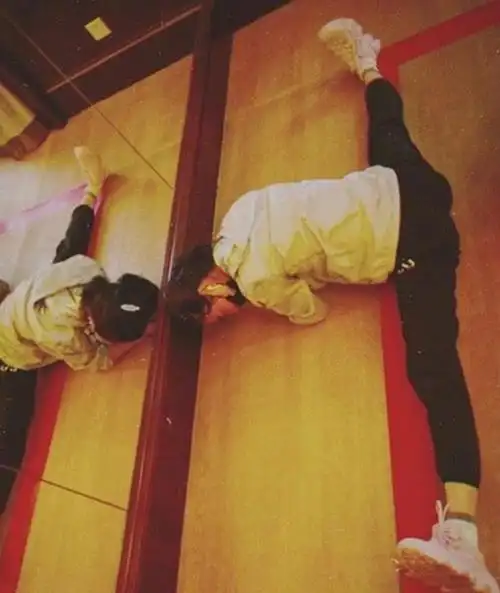 陈钰琪穿上运动裤练瑜伽劈叉后的实际腿围也太真实了吧