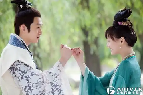 《凰图腾》两人饰演情侣