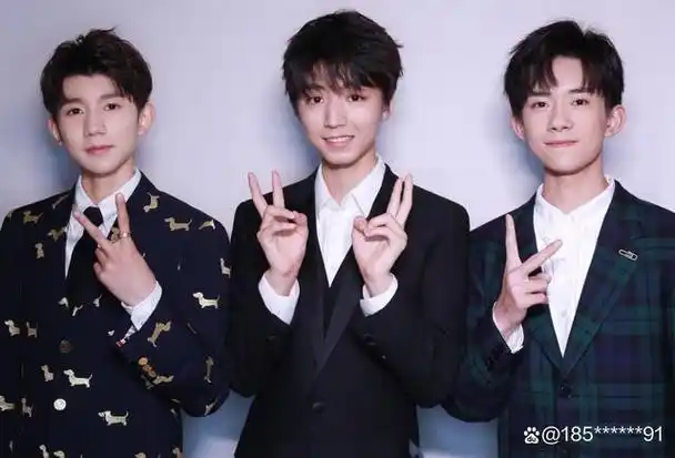 接连被天王天后邀请为演唱会嘉宾,看看24岁王俊凯的"江湖地位"