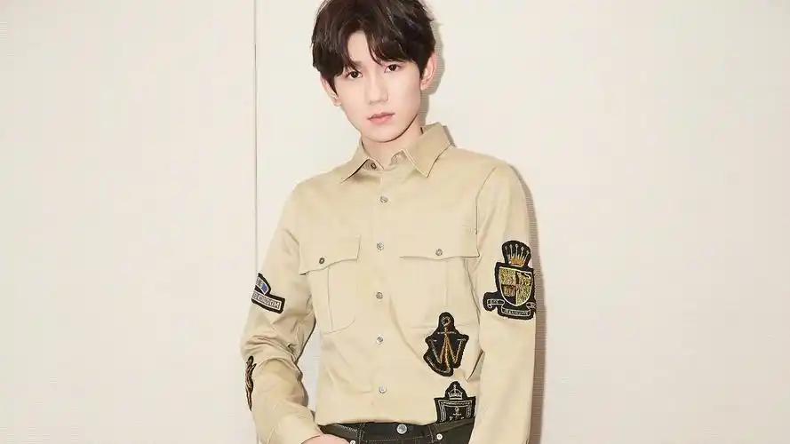 58m上传时间:2020-06-16壁纸标签:王源tfboys明星明星风尚壁纸封面图