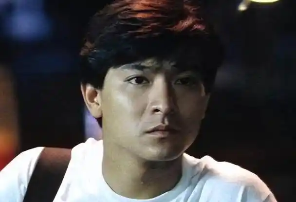 【年轻时的刘德华】从刘德华20岁踏入演艺圈开始,至今已有42年的演艺