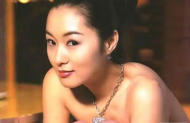 郑家榆个人资料简历 清纯女神沦为淫荡女神之路