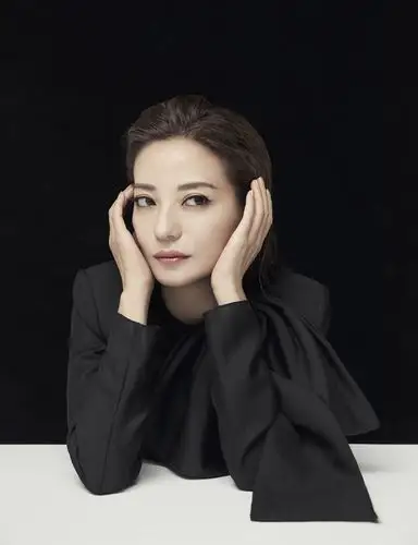 赵薇登《品prestige》双版本封面 简约质感优雅至极