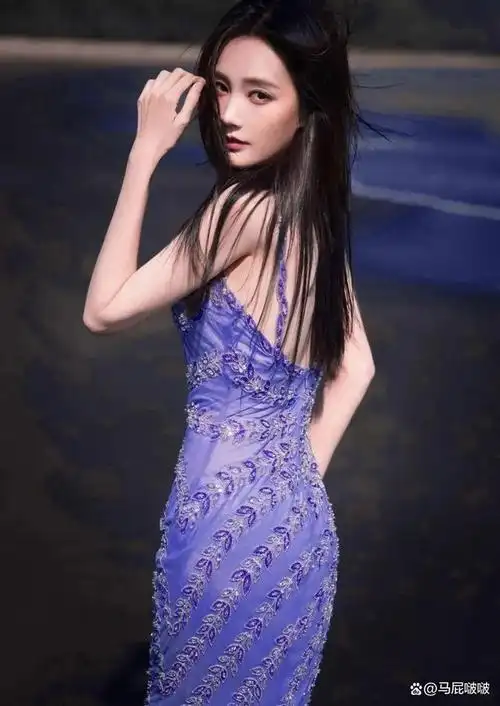 李一桐绝美写真美照,海边的紫罗兰