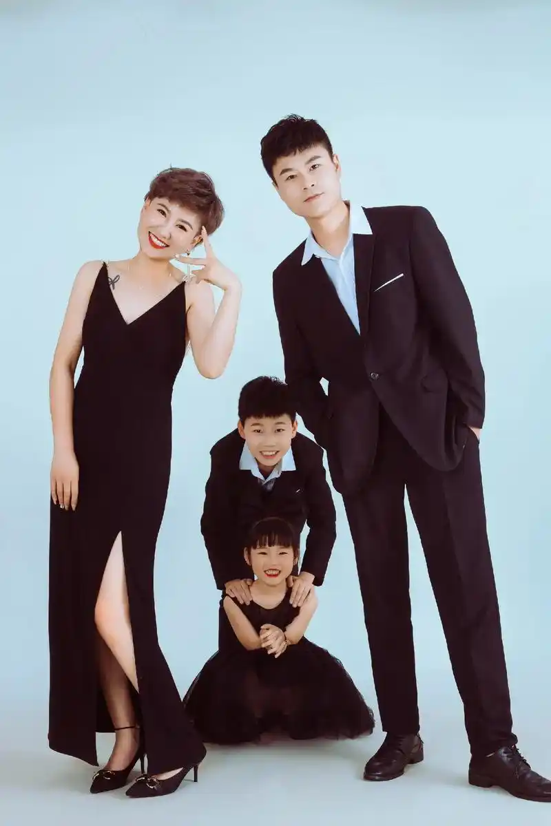 一家四口一定要拍的全家福 - 抖音