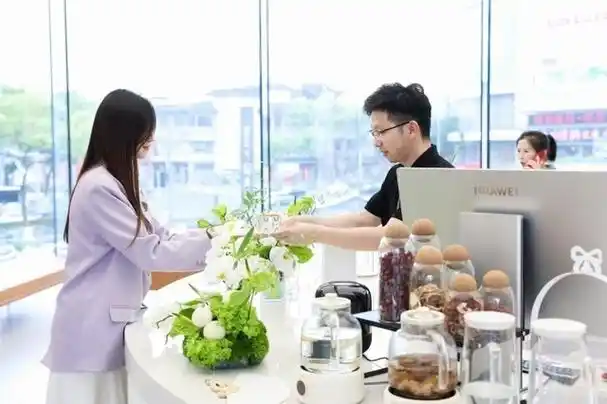 浙江最高端的华为形象店来了!"华为智慧弧"打造宁波新