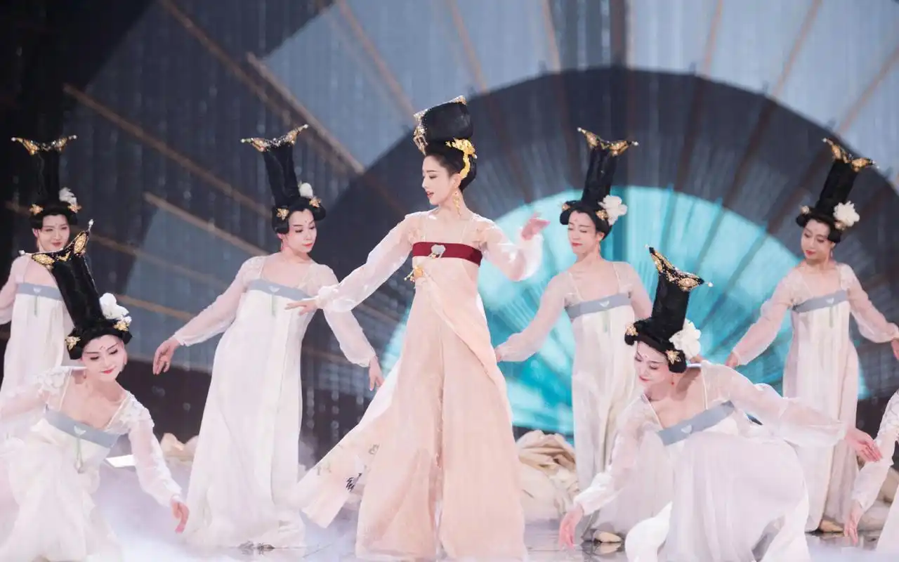 佟丽娅又美上热搜身披唐装跳芒种当世赵飞燕