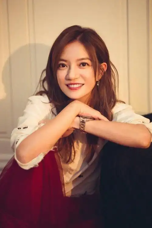 消失两年多后,再看赵薇如今的处境,47岁的她后悔了吗?