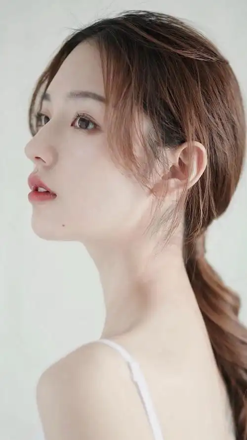 性感美女美艳侧脸白皙迷人写真