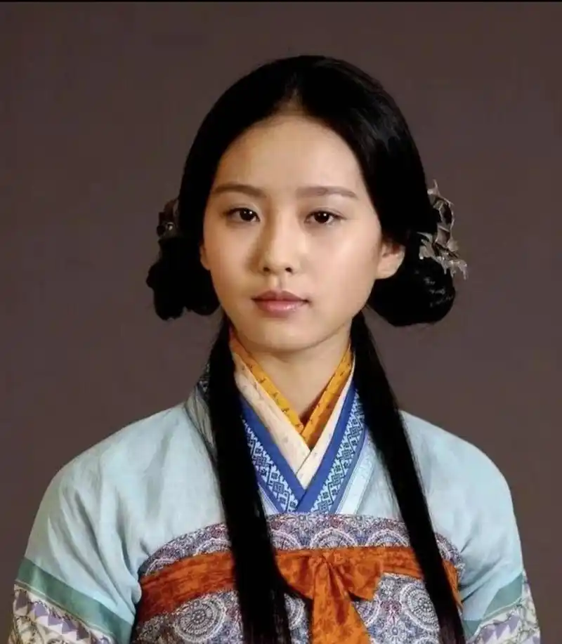 刘诗诗早期定妆照,那时候没有美颜,看着很真实～ 67 #娱乐