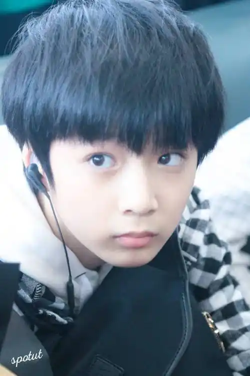 幼崽光波 在线召唤妈粉#人类的幼崽到底有多可爱#@时代少年团-刘耀文