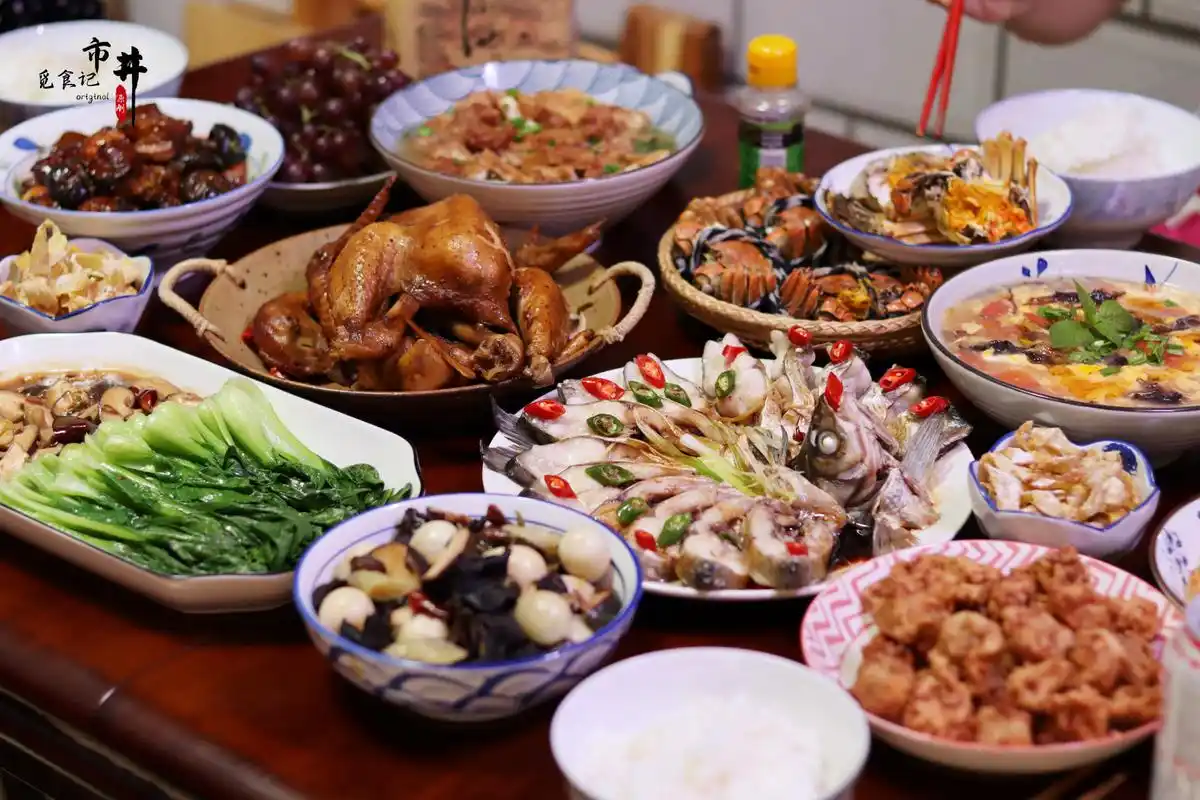 原创中秋节不同家庭的家宴,一对比就知道经济情况,最后的让人心疼