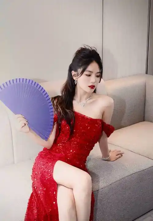 黄英渴望翻红,已报名参加"浪姐2024",晒近照状态超好_节目_个人_表演