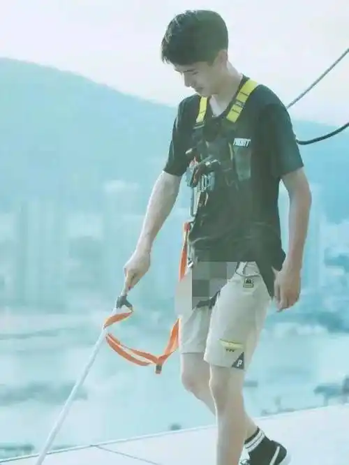 刘昊然蹦极|眼睛看哪里!_视频_身材_实力