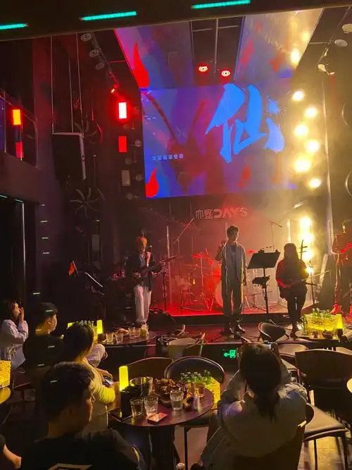 西安探店第一次见二胡唢呐的演奏酒吧