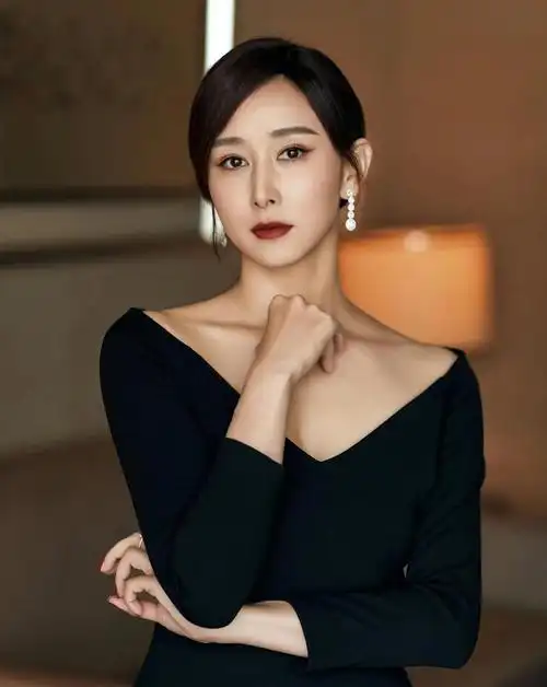 胡静回应!曝光富豪老公朱兆祥是殡葬业大佬,两人婚姻引热议!