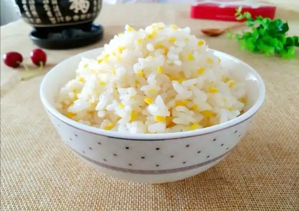 东北特色二米饭的家常做法 - 美食杰东北特色二米饭做法大全