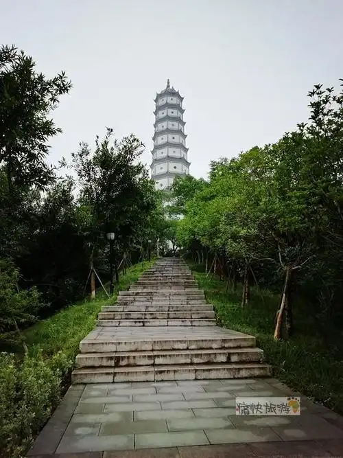 探访内江地标性古建筑三元塔