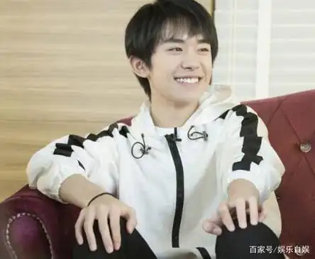 易烊千玺醉酒吻女朋友的照片被黑粉骂哭