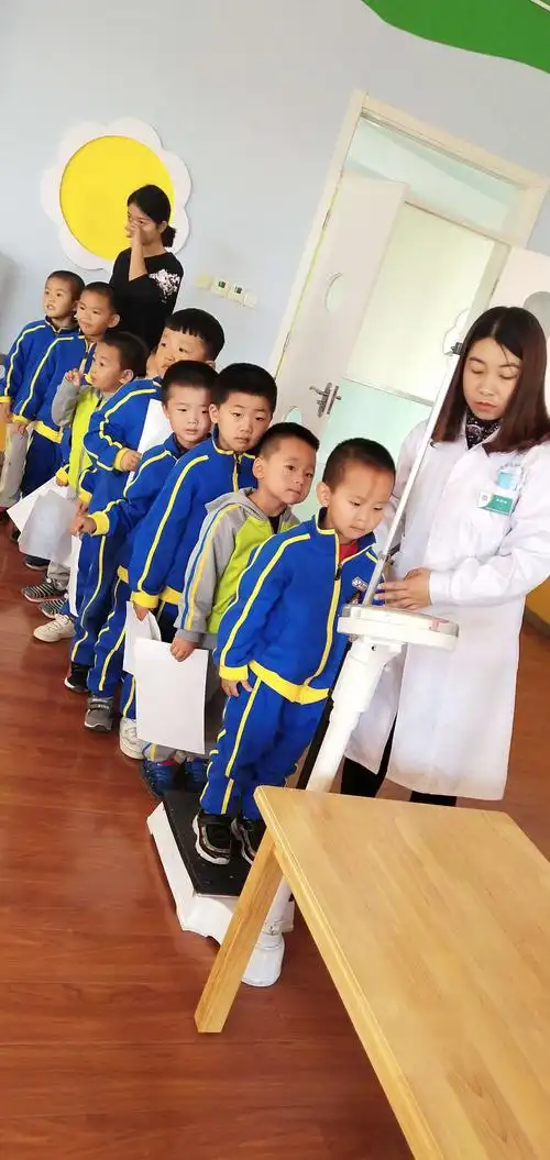 小男孩,体检开始啦!