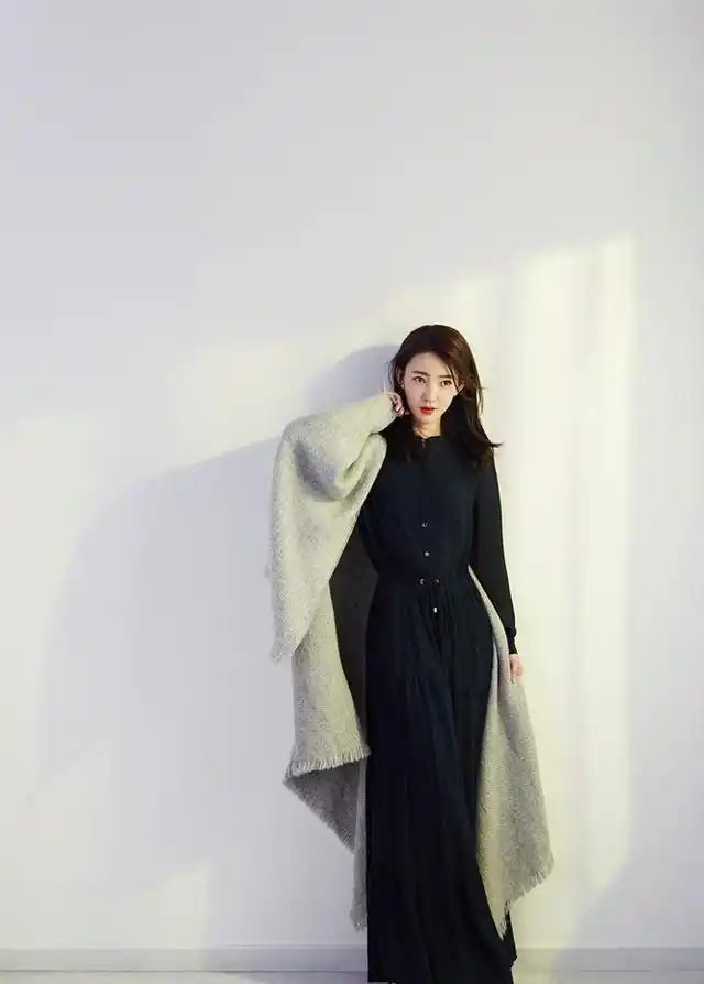 漂洋过海来看你,素颜女神王丽坤美艳职业装