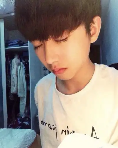 蔡徐坤整容是真的么从小帅到大的蔡徐坤用事实证明这件事