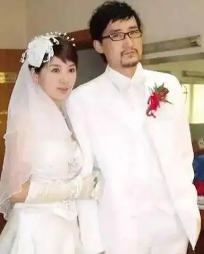 花旦李佳璘:21岁一部剧走红,二婚嫁小鲜肉老公,今40岁人生美满 - 娱乐