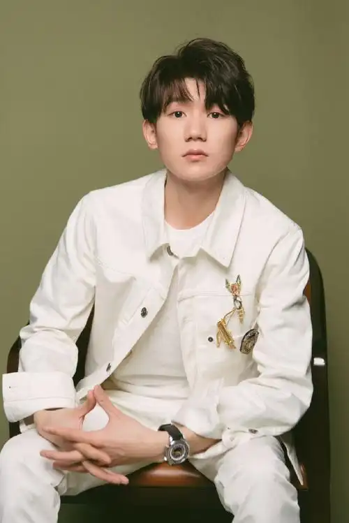 近日,人气组合tfboys三人均有综艺在播或待播,王俊凯参与录制的《高能