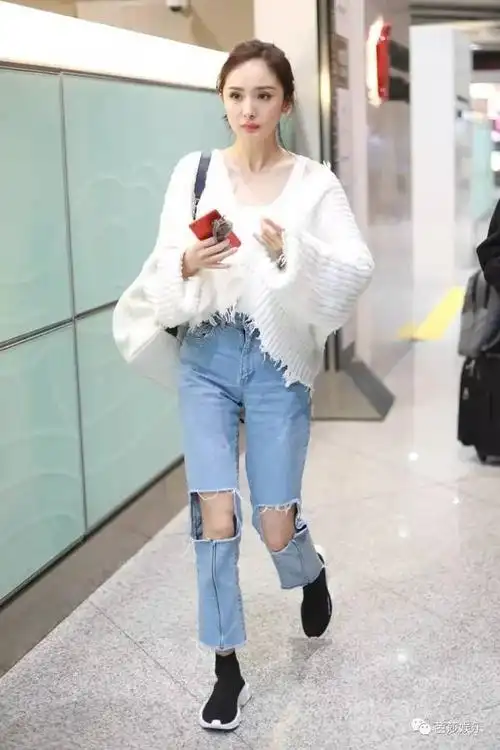 每日星范 | 杨幂 的运动鞋长得像袜子似的,穿着它简直成了风一样的