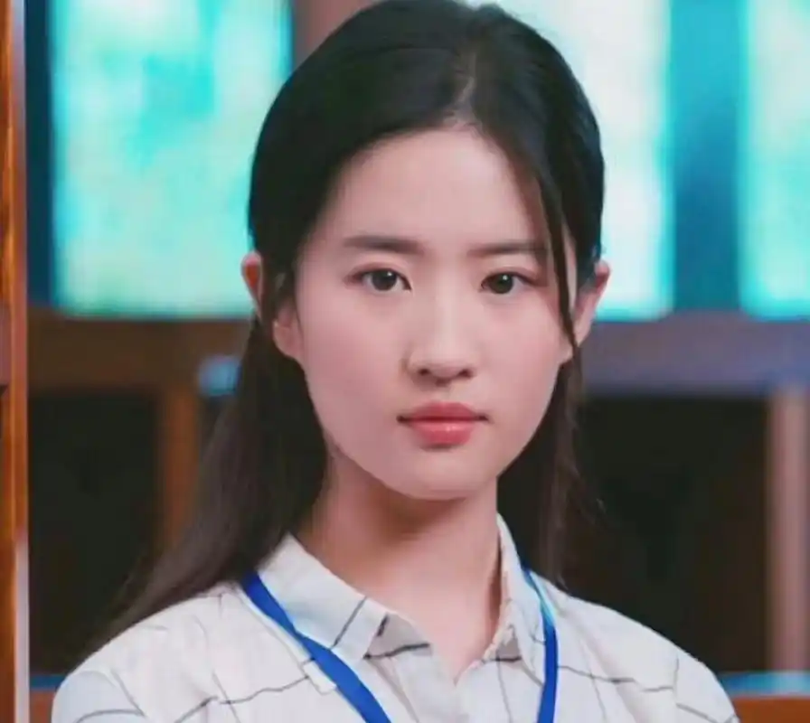 刘亦菲好饱满的一颗头,哪个发型都能hold住. 67