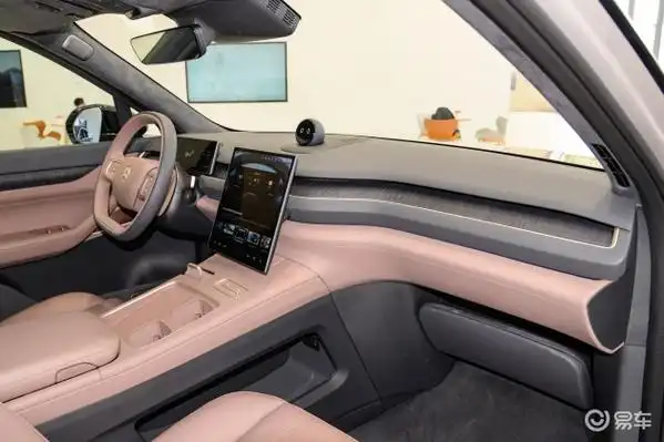 蔚来es8内饰-后排-胎压-易车