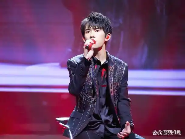 易烊千玺人生轨迹是一部精彩的舞台剧每一幕都让人目不暇接