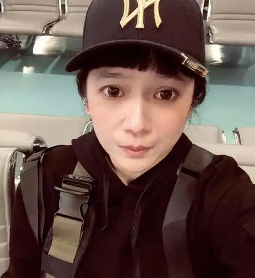 文|沐心,江左梅娘近日,有人在林瑞阳前妻曾哲贞的微博上恶意谩骂,已经