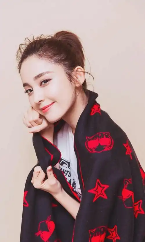 31岁古力娜扎如何用成熟魅力彰显性感优雅?