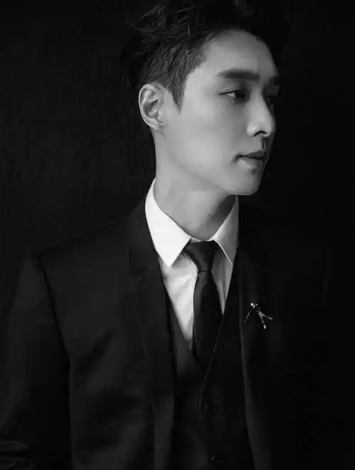 张艺兴冷峻又霸气,霸道总裁范儿强势开撩_阳光_王子_美貌