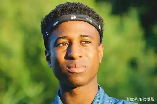 《皮肤黝黑的男青年》智多星-协助拍摄