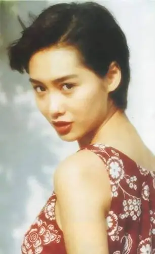 朱茵年轻时候有一股纯情的羞涩,喜欢她吗?