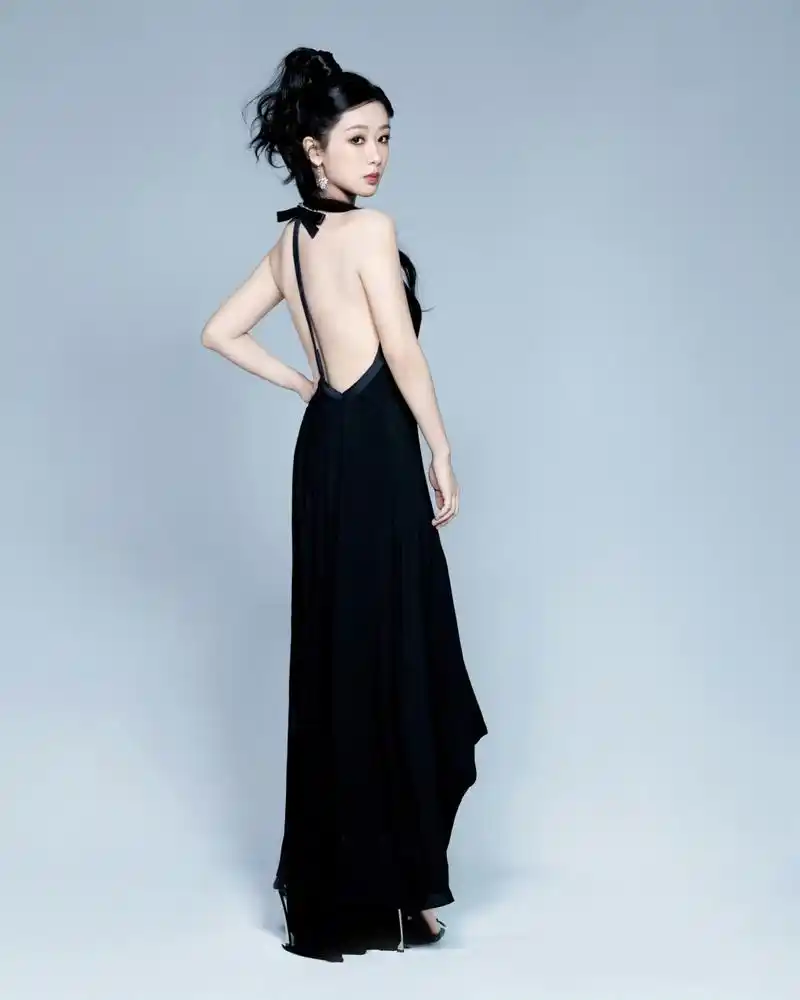 杨紫 黑色一字带高跟鞋美jio[爱你][爱你] 676767#杨紫