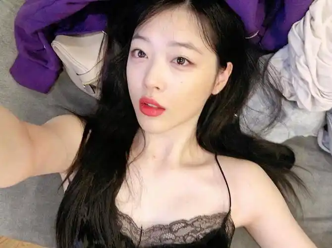 这几年的崔雪莉,具荷拉事件引起全球的一片哗然,然而韩娱将锅甩给了