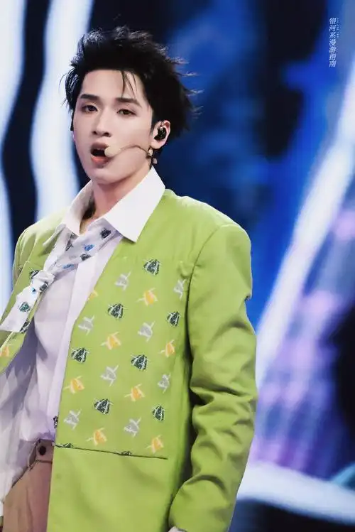 严浩翔超话79为你再造一个新宇宙79@时代少年团-严浩翔#严浩翔叁