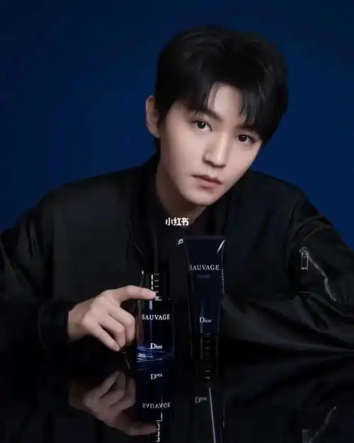 跟随迪奥中国旷野男士香水系列代言人王俊凯,探索旷野广袤奥秘之息.