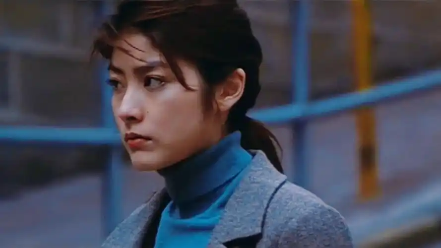 港影穿搭 · 陈慧琳-小亲亲|色彩丰富的傲娇文青穿搭 * 听歌-那么